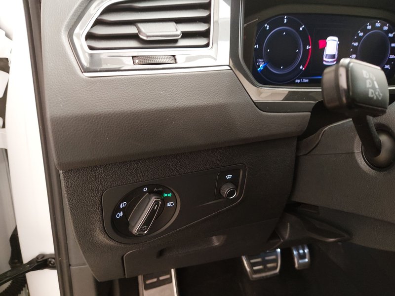 Volkswagen Tiguan 2.0 TDI 4M automatik R-Line • ACC • kuka za vuču — 10