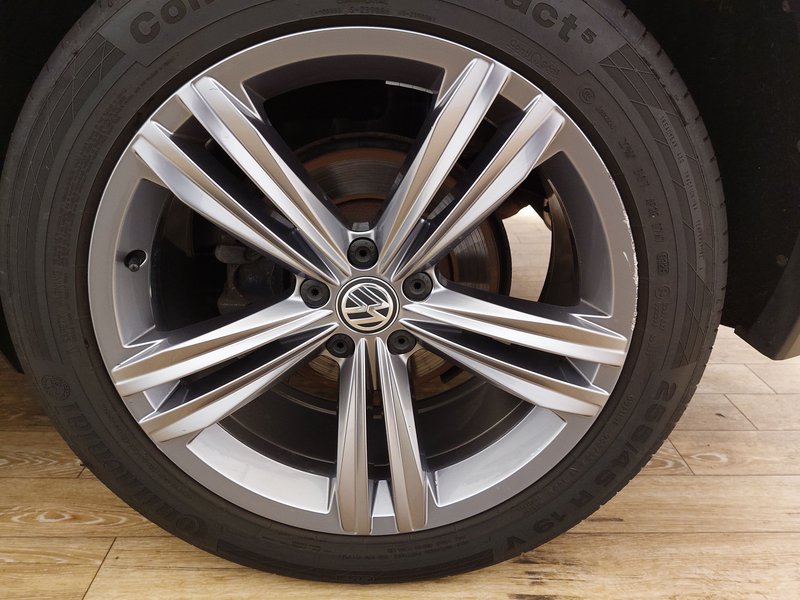 Volkswagen Tiguan 2.0 TDI 4M automatik R-Line • ACC • kuka za vuču — 11