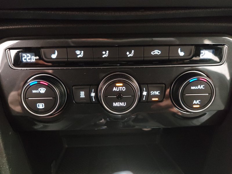 Volkswagen Tiguan 2.0 TDI 4M automatik R-Line • ACC • kuka za vuču — 16
