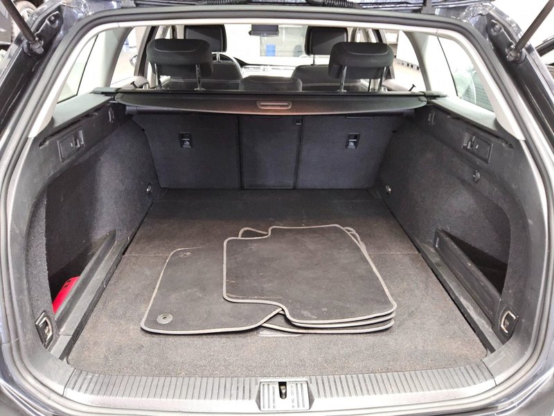 Volkswagen Passat Variant 2.0 TDI automatik Business • ACC • Full LED — 11