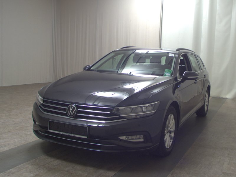 Volkswagen Passat Variant 2.0 TDI automatik Business • ACC • Full LED — 2