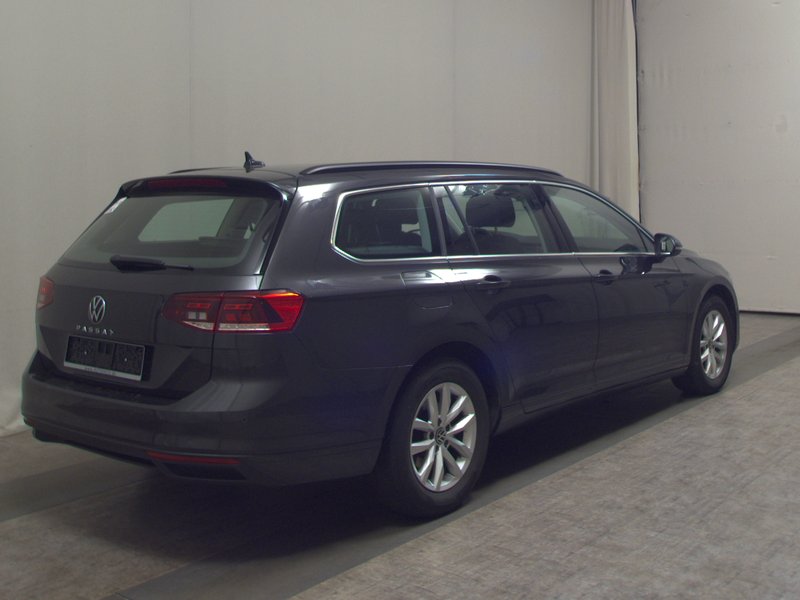 Volkswagen Passat Variant 2.0 TDI automatik Business • ACC • Full LED — 4
