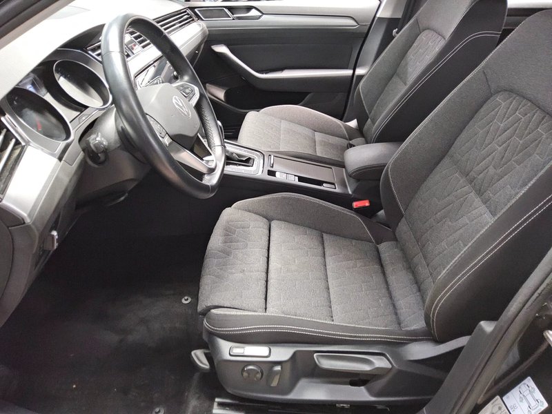 Volkswagen Passat Variant 2.0 TDI automatik Business • ACC • Full LED — 8
