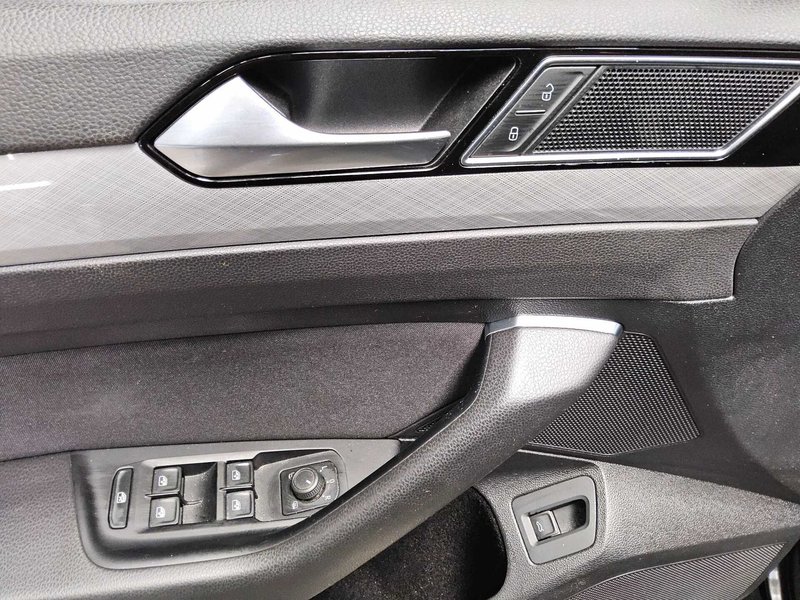 Volkswagen Passat Variant 2.0 TDI automatik Business • ACC • Full LED — 9