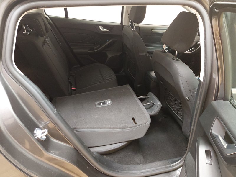 Ford Focus Turnier 1.5 EcoBlue Titanium automatik • Full LED — 11
