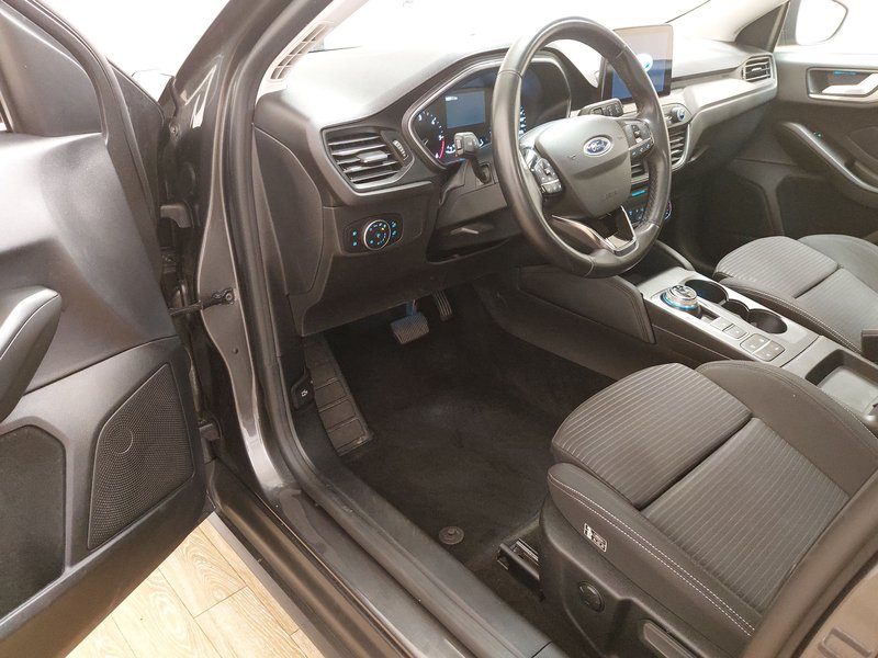 Ford Focus Turnier 1.5 EcoBlue Titanium automatik • Full LED — 6