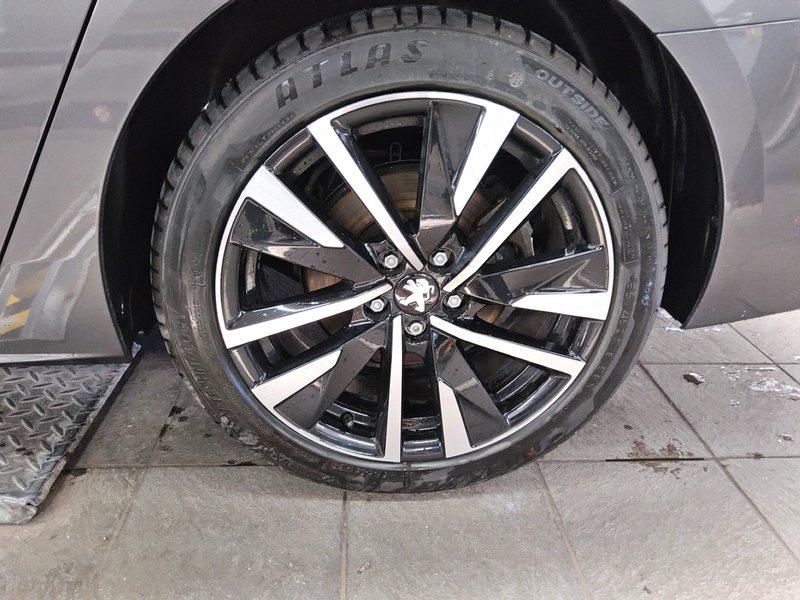 Peugeot 508 SW Hybrid 225 GT-Line automatik • ACC • 360° kamera — 11