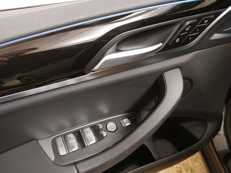 BMW Ix3 Inspiring • električna peta vrata • LED — 5