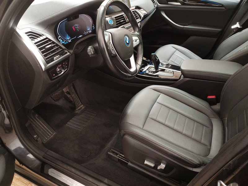 BMW Ix3 Inspiring • električna peta vrata • LED — 6