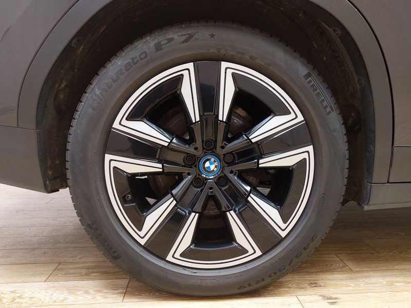 BMW Ix3 Inspiring • električna peta vrata • LED — 8