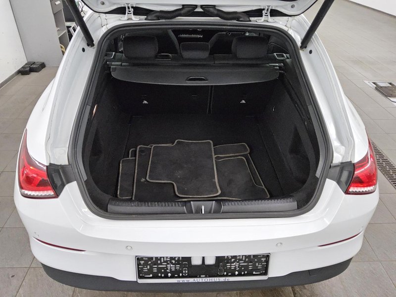 Mercedes-Benz CLA 180 d Shooting Brake automatik • panorama • LED — 13