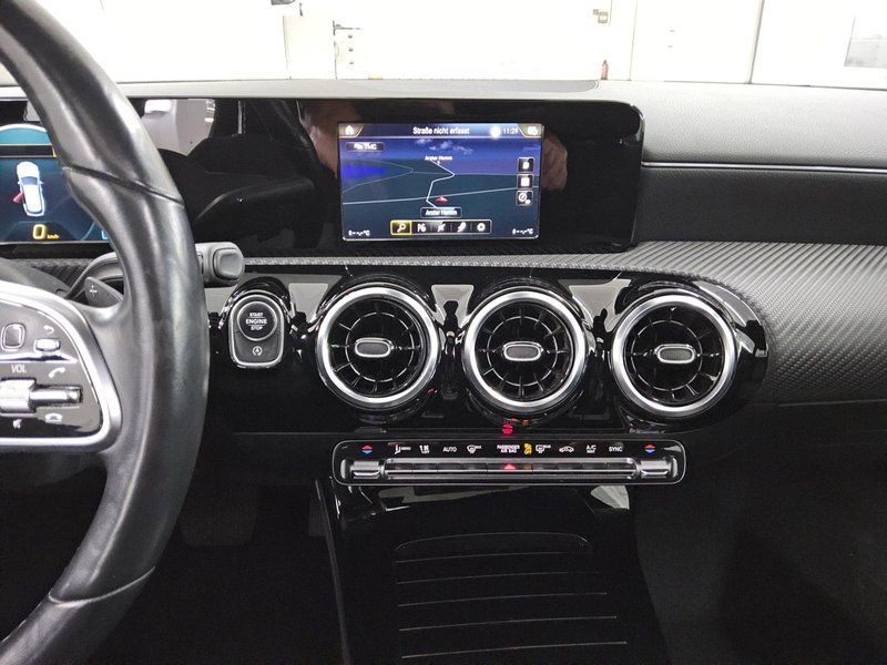 Mercedes-Benz CLA 180 d Shooting Brake automatik • panorama • LED — 7