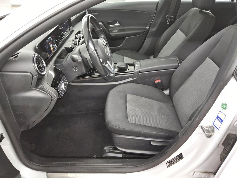 Mercedes-Benz CLA 180 d Shooting Brake automatik • panorama • LED — 9