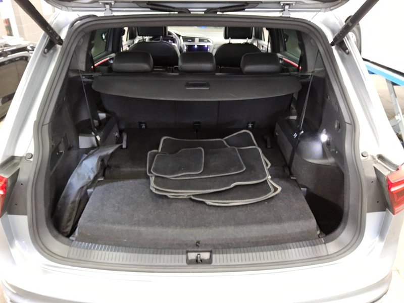 Volkswagen Tiguan Allspace 2.0 TSI 4MOTION R-Line automatik • HUD • ACC — 12