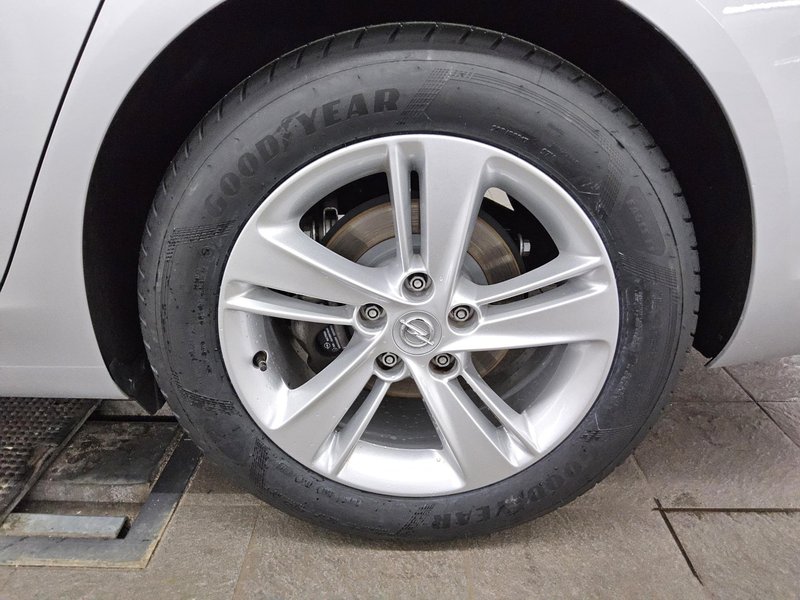 Opel Insignia ST 2.0 D automatik Elegance • LED • navigacija — 10