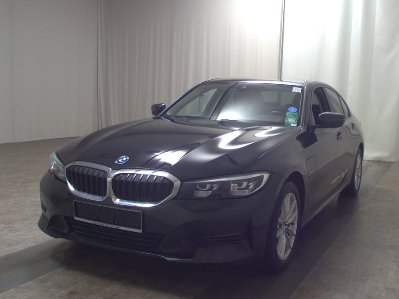 BMW 330e automatik Advantage • LED • digitalni instrumenti — 2