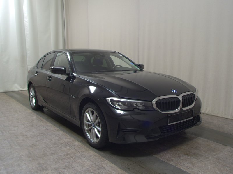 BMW 330e automatik Advantage • LED • digitalni instrumenti — 3