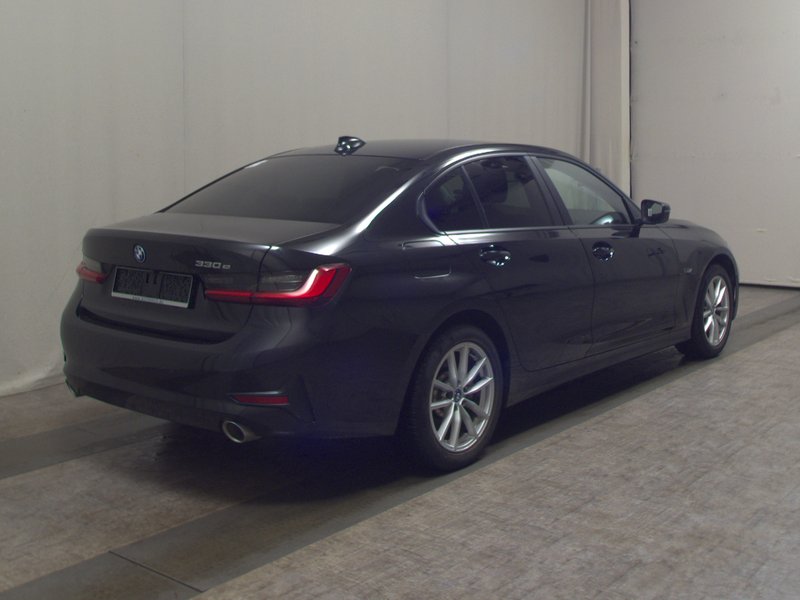 BMW 330e automatik Advantage • LED • digitalni instrumenti — 4