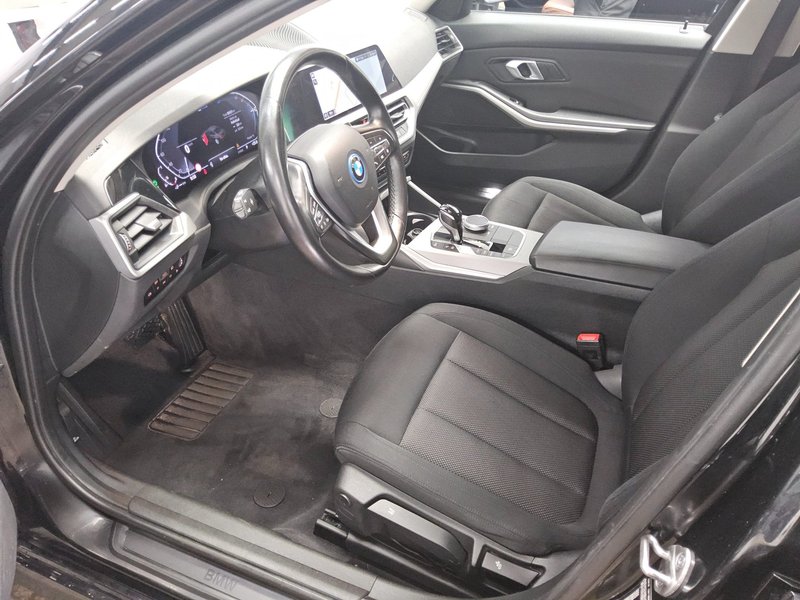 BMW 330e automatik Advantage • LED • digitalni instrumenti — 8
