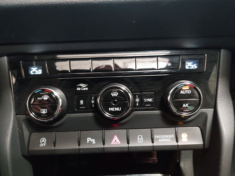 Škoda Karoq 2.0 TDI 4x4 automatik Tour • ACC • kuka — 20