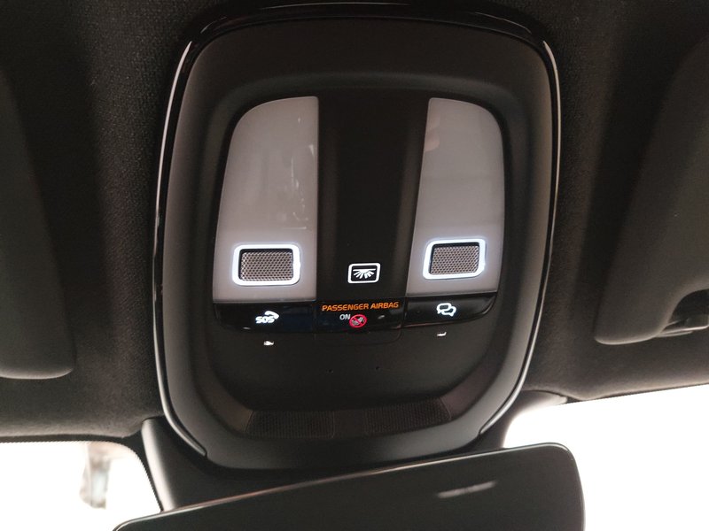 Volvo XC40 Core • AHK • Full LED — 13