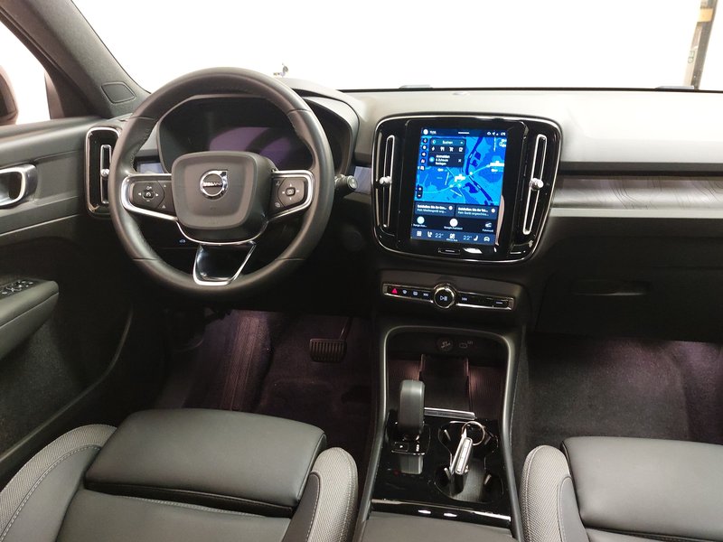 Volvo XC40 Core • AHK • Full LED — 17