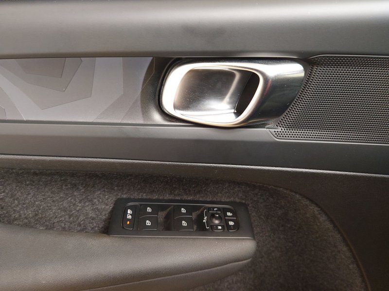 Volvo XC40 Core • AHK • Full LED — 5