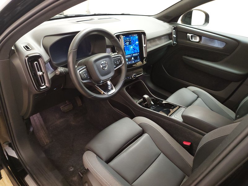 Volvo XC40 Core • AHK • Full LED — 6
