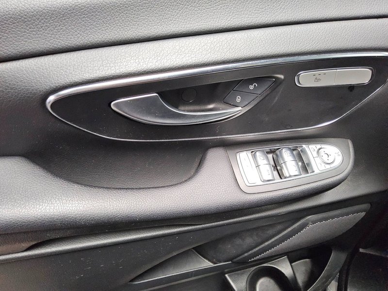 Mercedes-Benz V 220 d automatik AMG Line • LED • Navigacija — 9