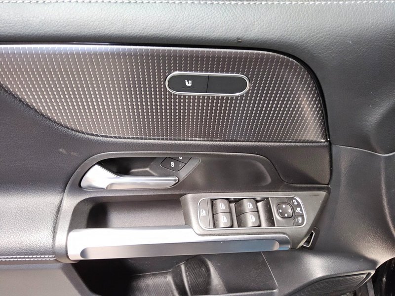 Mercedes-Benz GLB 220 d automatik Progressive • ACC • LED — 10