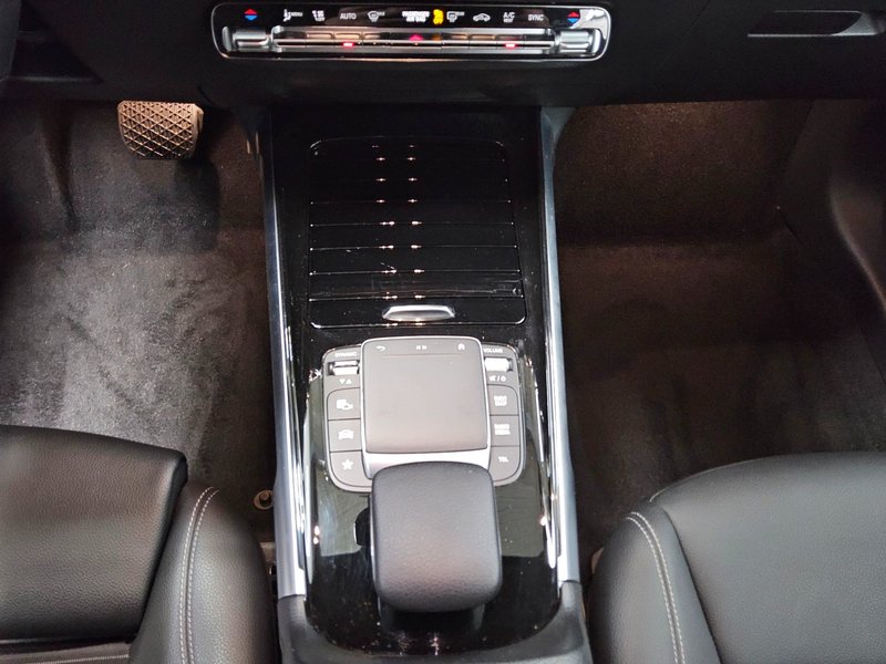 Mercedes-Benz GLB 220 d automatik Progressive • ACC • LED — 6