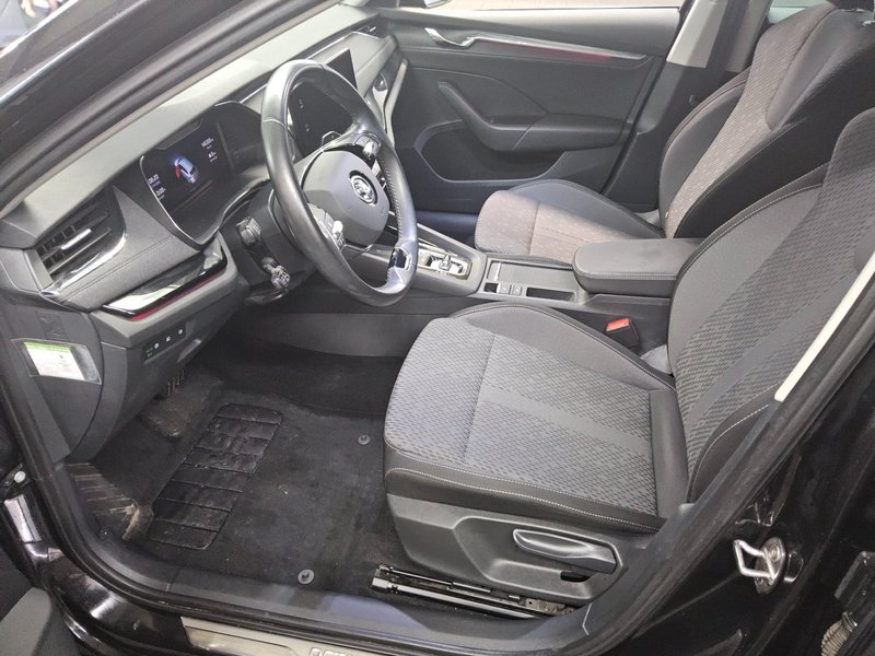 Škoda Octavia Kombi 2.0 TDI automatik Style • ACC • AHK — 9