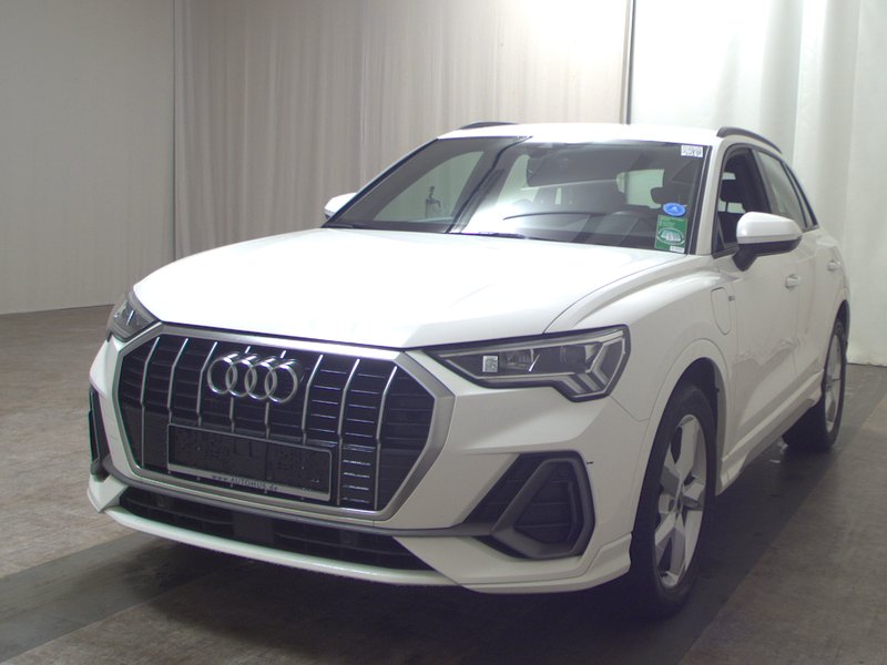 Audi Q3 45 TFSI e S line automatik • ACC • navigacija — 2