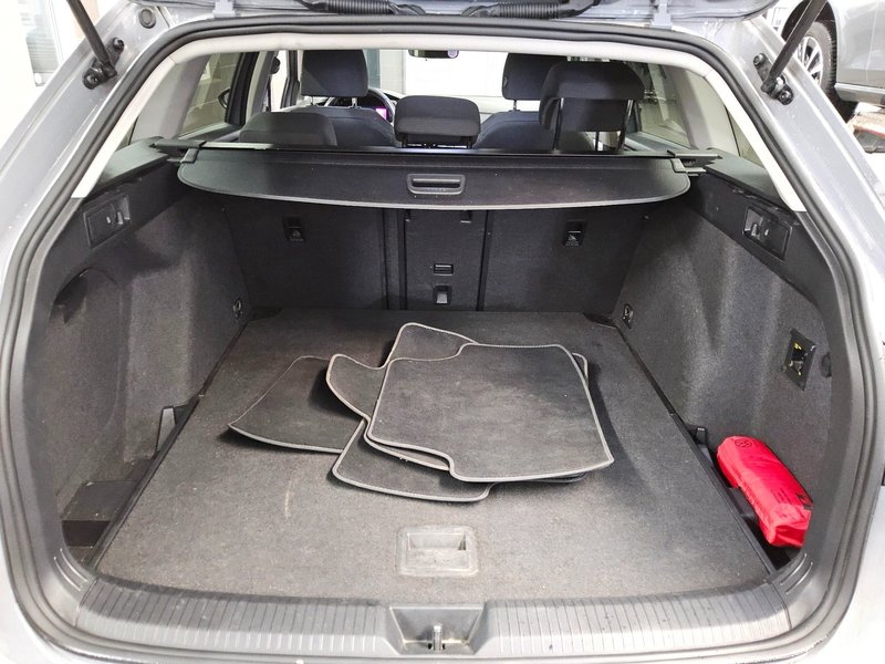Volkswagen Golf 8 Variant 2.0 TDI automatik Life • koža • Full LED — 12