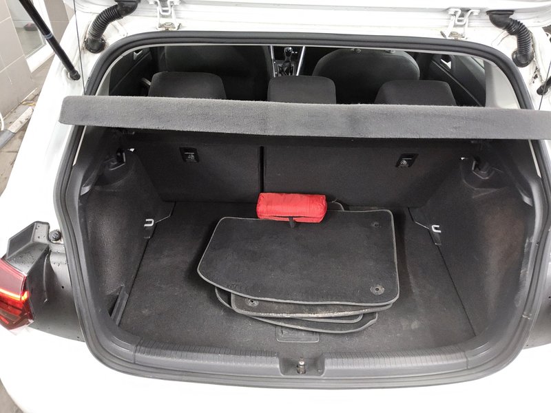 Volkswagen Polo 1.0 TSI • LED — 11