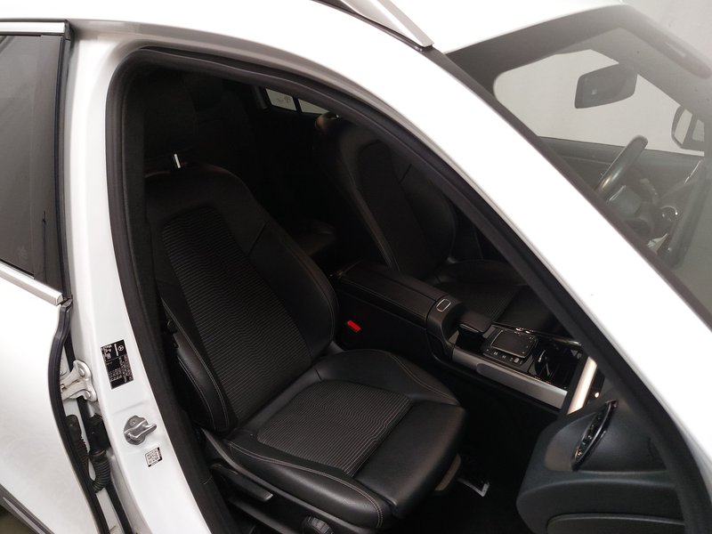 Mercedes-Benz GLB 200 d automatik Progressive • električna peta vrata • Full LED — 10
