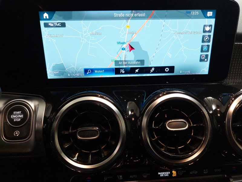 Mercedes-Benz GLB 200 d automatik Progressive • električna peta vrata • Full LED — 19