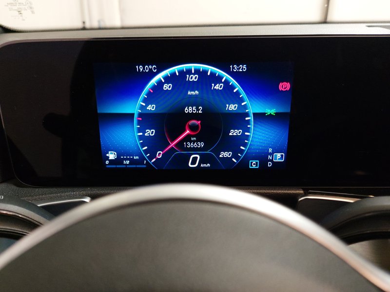 Mercedes-Benz GLB 200 d automatik Progressive • električna peta vrata • Full LED — 21