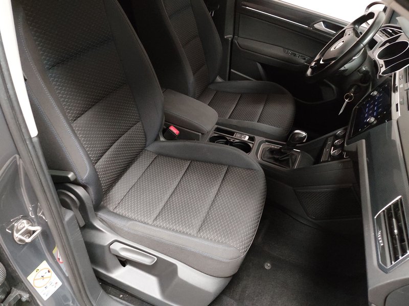 Volkswagen Touran 2.0 TDI automatik • ACC — 12