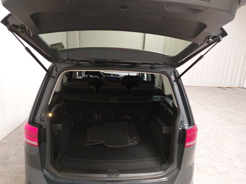 Volkswagen Touran 2.0 TDI automatik • ACC — 17