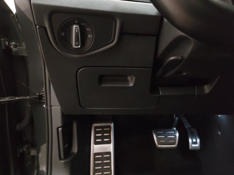 Volkswagen Touran 2.0 TDI automatik • ACC — 7
