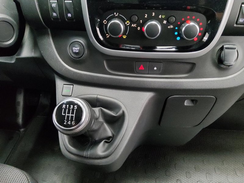 Renault Trafic L1H1 2.0 dCi • AHK — 6