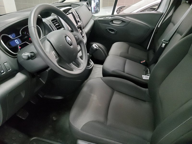 Renault Trafic L1H1 2.0 dCi • AHK — 8