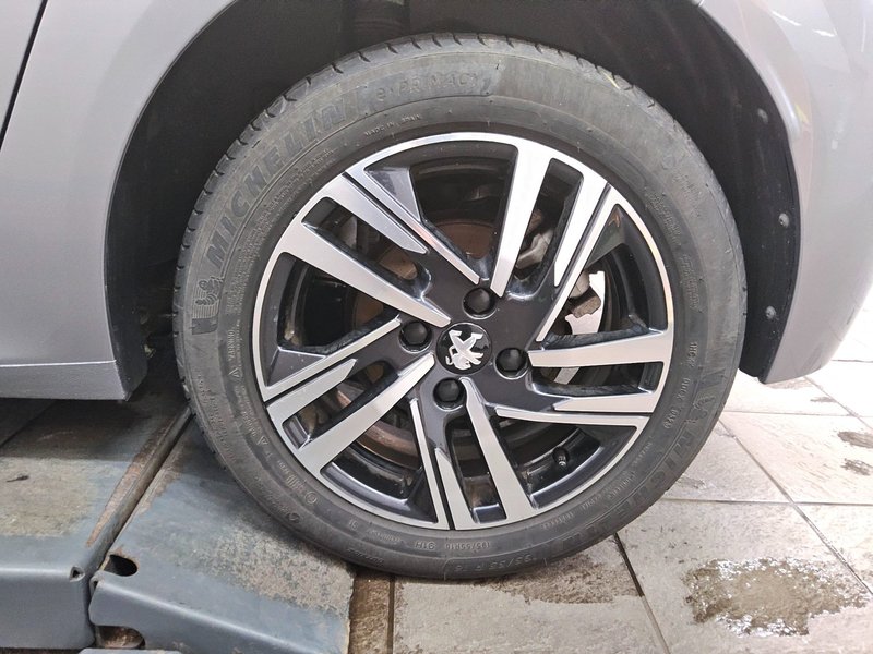 Peugeot 208 1.5 BlueHDi • Full LED — 10