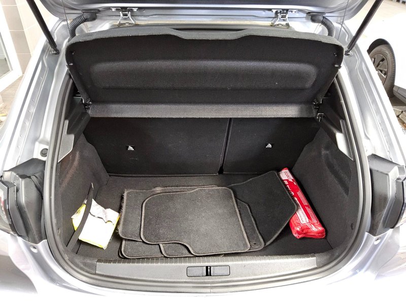Peugeot 208 1.5 BlueHDi • Full LED — 11