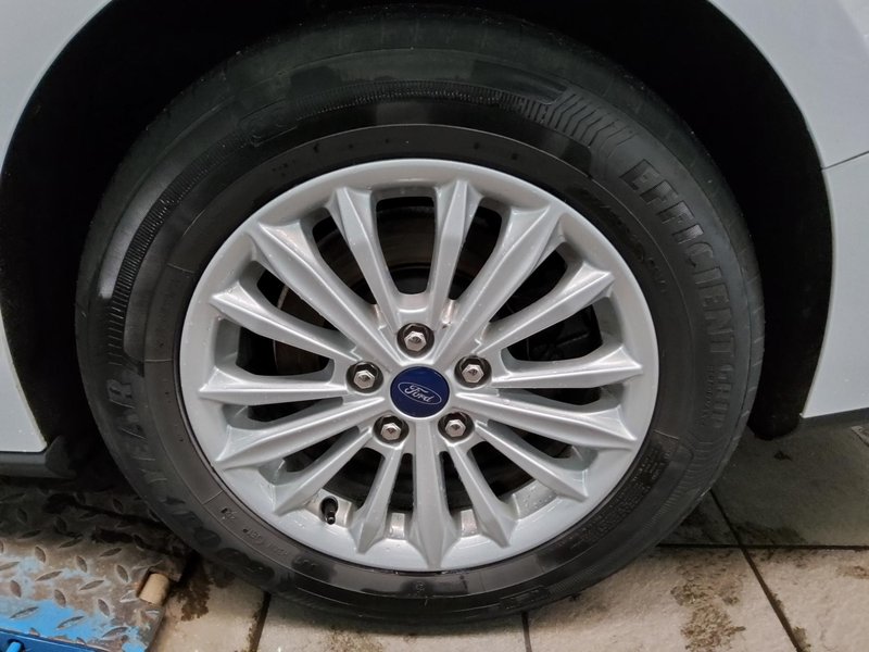 Ford Focus Turnier 1.5 EcoBlue Titanium • 360° kamera • bežično punjenje — 10