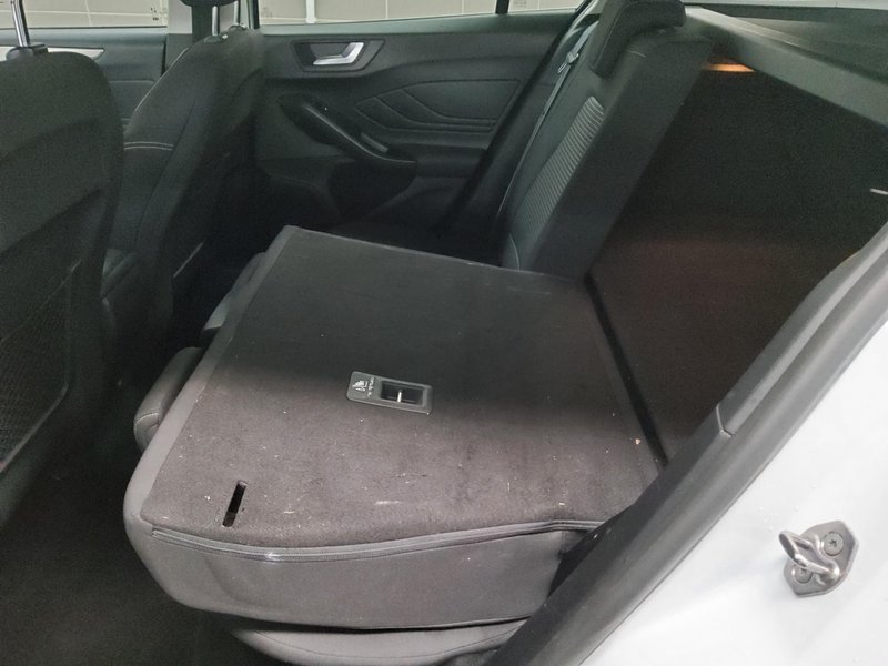 Ford Focus Turnier 1.5 EcoBlue Titanium • 360° kamera • bežično punjenje — 12