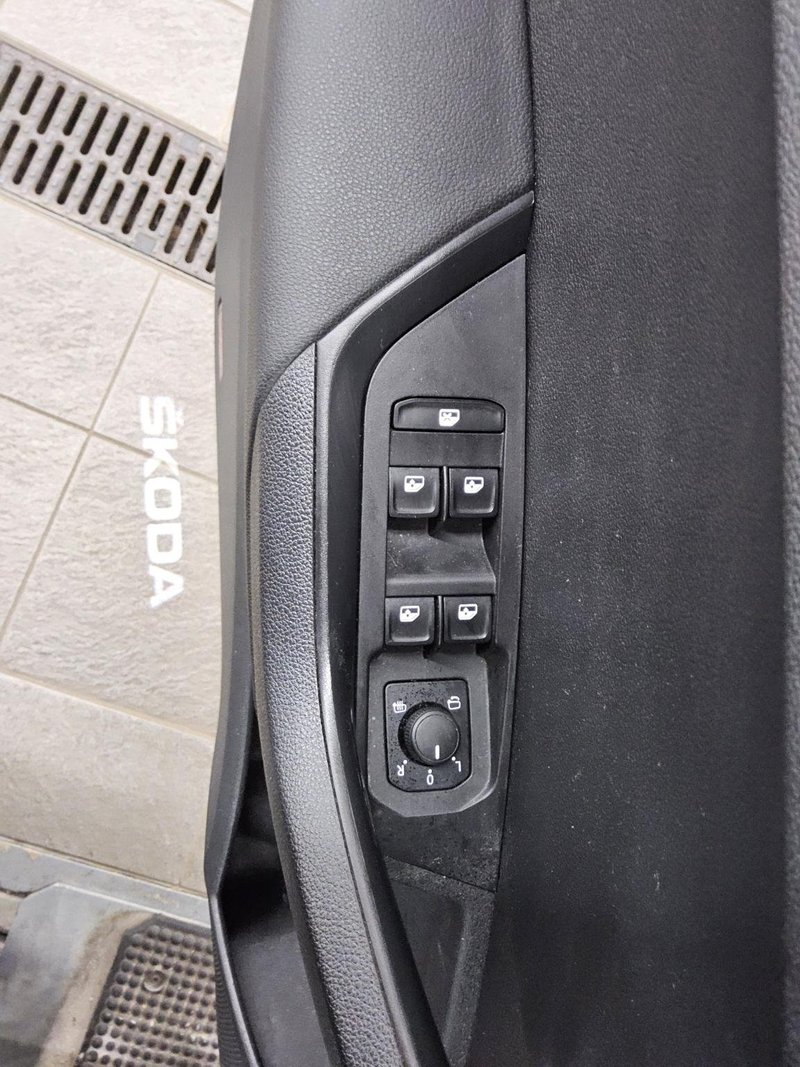 Škoda Karoq 2.0 TDI 4x4 automatik SportLine • ACC • AHK — 9