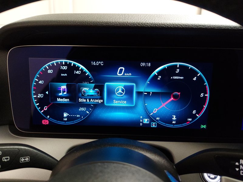 Mercedes-Benz E 200 d karavan automatik Avantgarde • ACC • zračno ogibanje — 24
