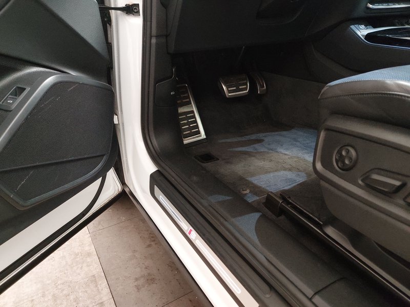Audi Q5 40 TDI quattro S line automatik • panorama • 360° kamera — 7